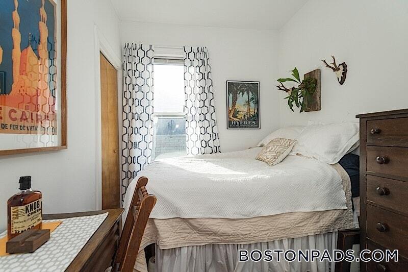 Building Photo - 137 Columbia St