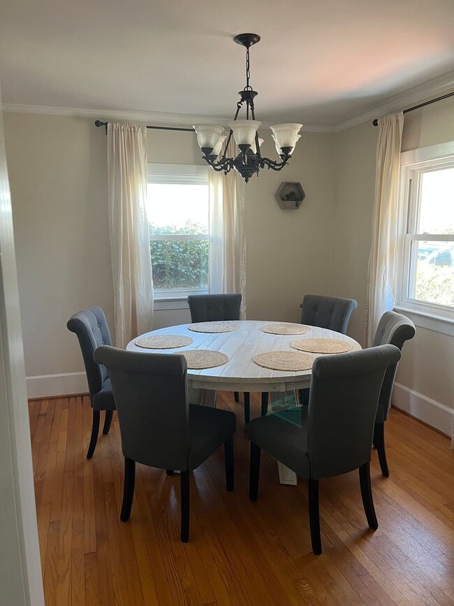 Building Photo - Mature Neighborhood, Modern Conveniences