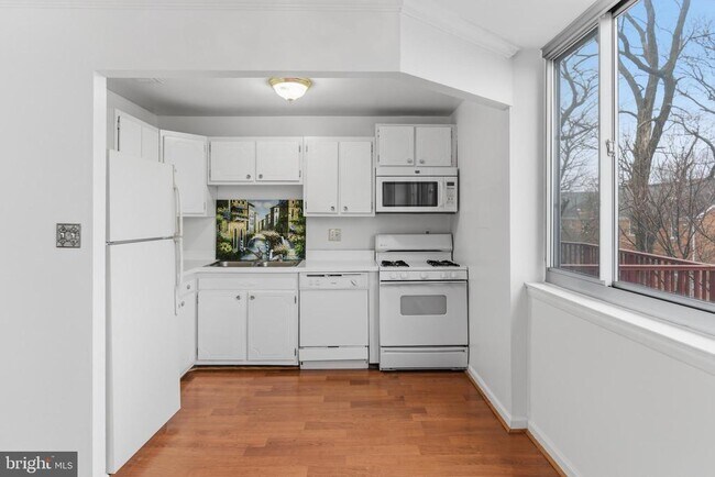 Building Photo - 5353 Columbia Pike