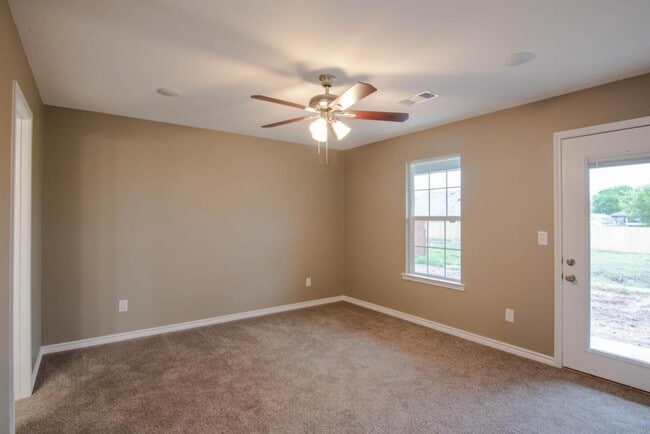 Building Photo - 400 Allen Ave