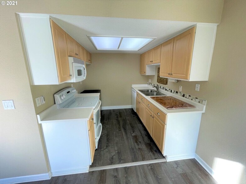 Building Photo - 9410 SW 146th Terrace