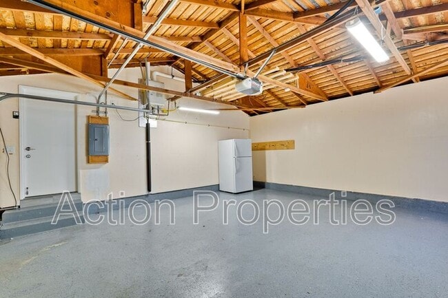Building Photo - 295 Bay Rd