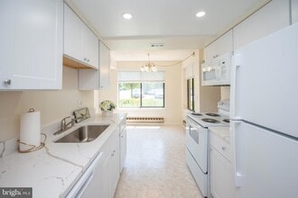 Building Photo - 15301 Beaverbrook Ct
