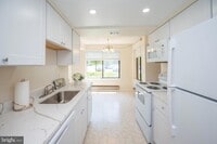 Building Photo - 15310-89-1B Beaverbrook Ct