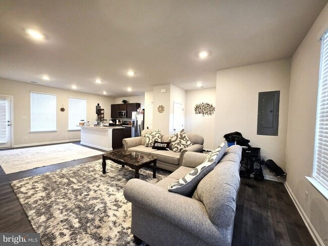 Building Photo - 407 Stream Valley Ct