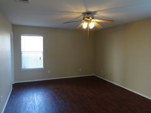 Building Photo - 904 Western Pass