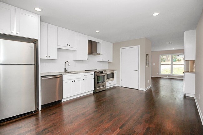 Building Photo - Modern NoDa Duplex Available Today! 50% off the first month rent.