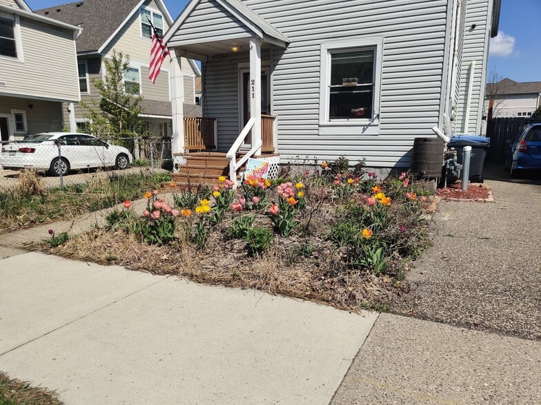 Primary Photo - 211 17th Avenue Northeast