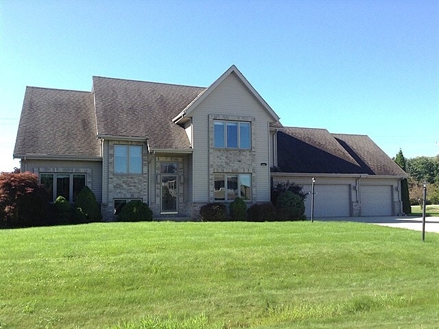 Building Photo - 3331 E Normandy Dr