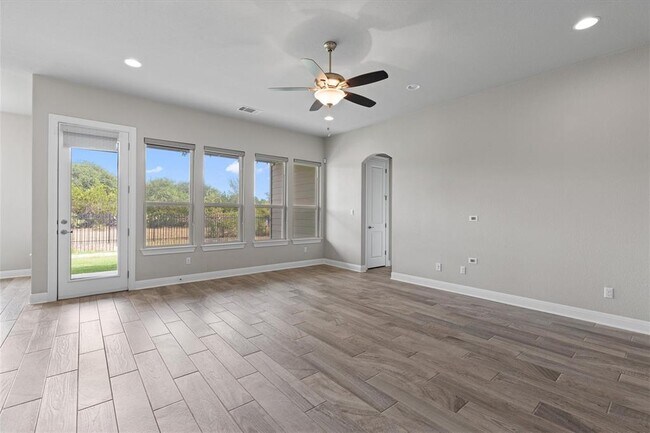Building Photo - 4660 Katherine Dr