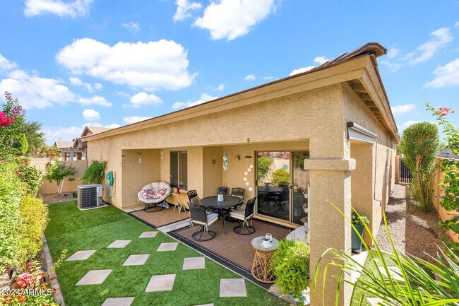 Building Photo - 868 E Savannah Dr