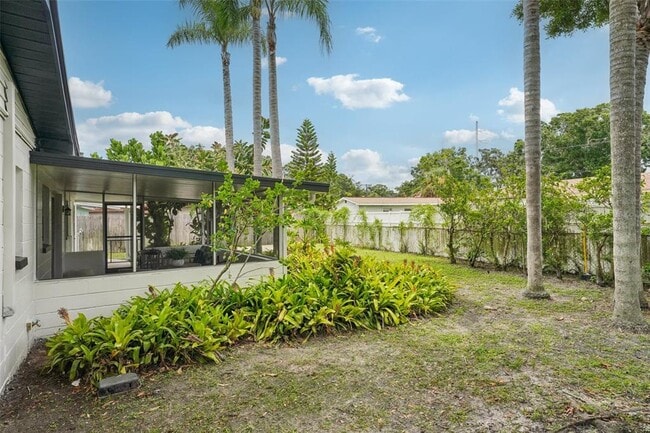 Building Photo - 311 Shore Dr E