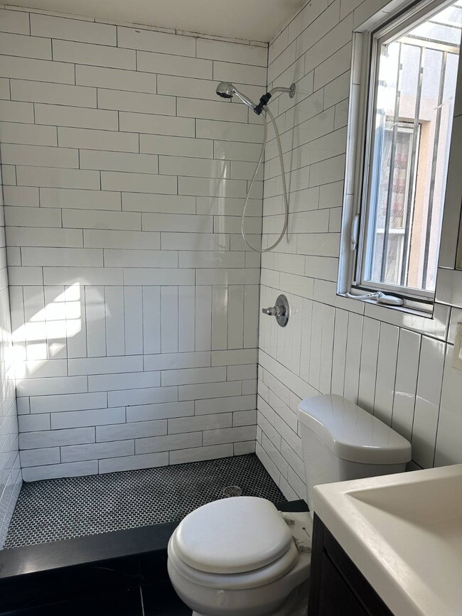 Building Photo - 560 Fountain Ave