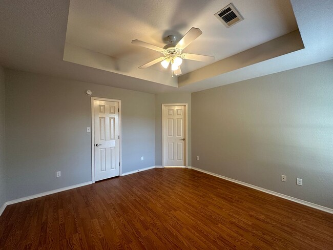 Building Photo - 609 Apple Valley Dr