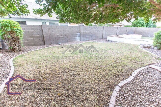 Building Photo - 1431 E Encinas Ave