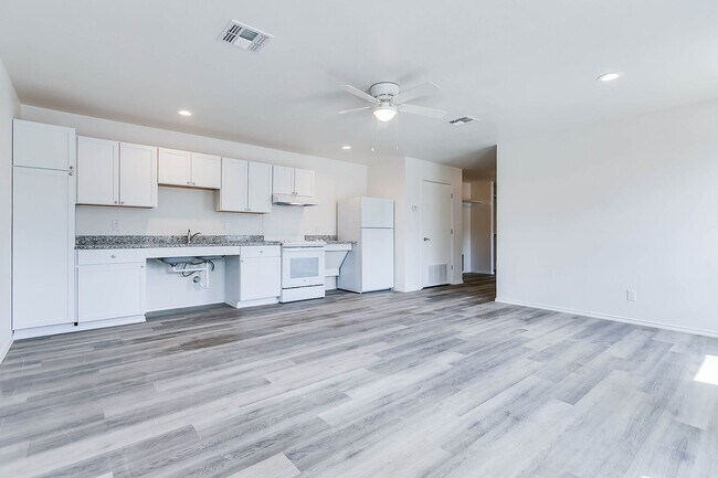 Building Photo - Now Available - 2 Bedroom Duplex w/ Modern...