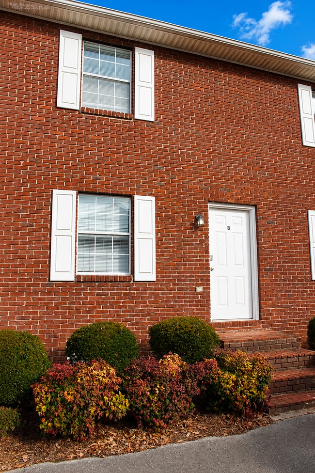 Building Photo - 1219 Byrne Ave