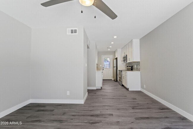 Building Photo - 35 W Medlock Dr