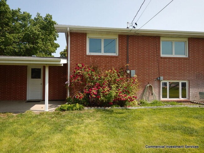 Building Photo - 2214 Anna Ave