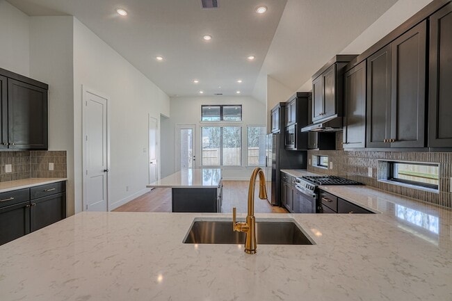 Building Photo - 564 Tawny Rim Dr