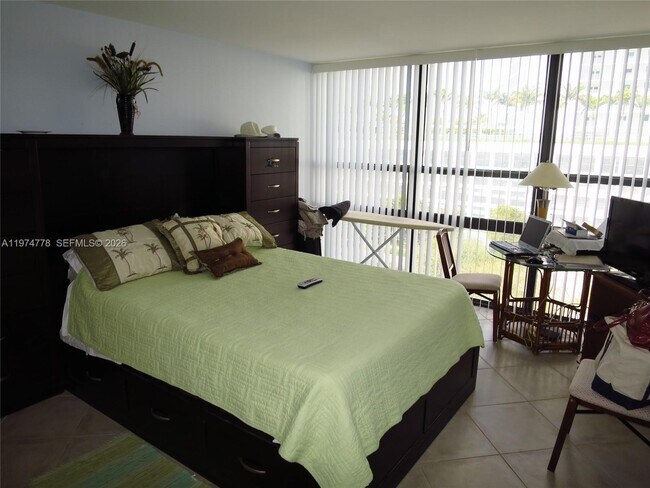 Building Photo - 600 NE 36th St