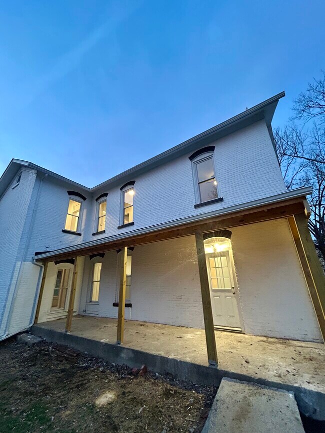 Building Photo - 618 Woodlawn Ave