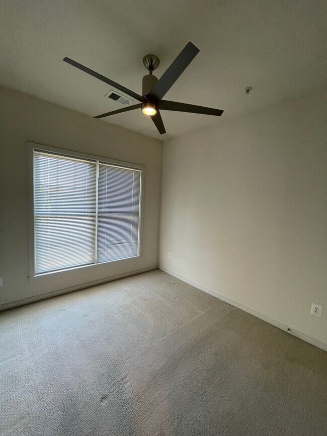 Building Photo - Lovely 3 BR/3.5 BA Townhome in Brookline!