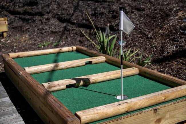 Building Photo - 208 Tunnel Ridge Dr