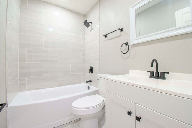 Building Photo - 1313 Eagleview Dr