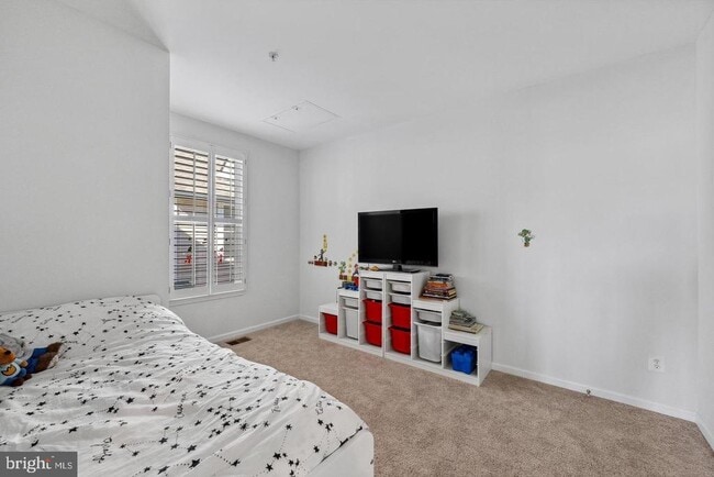 Building Photo - 43371 Locust Dale Terrace