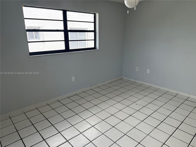 Building Photo - 7915 Harding Ave