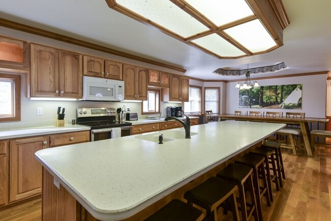 Building Photo - 5558 State Hwy 265