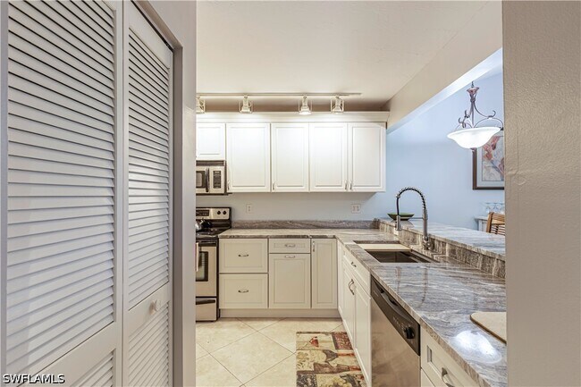 Building Photo - 4410 Chantelle Dr