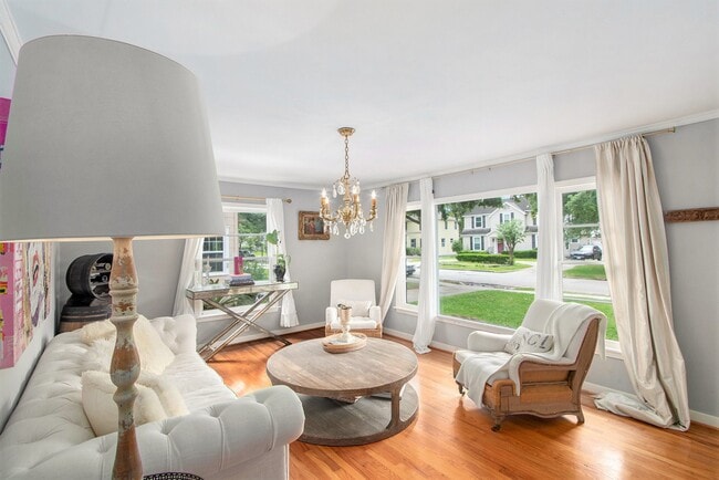 Building Photo - 2522 Wordsworth St