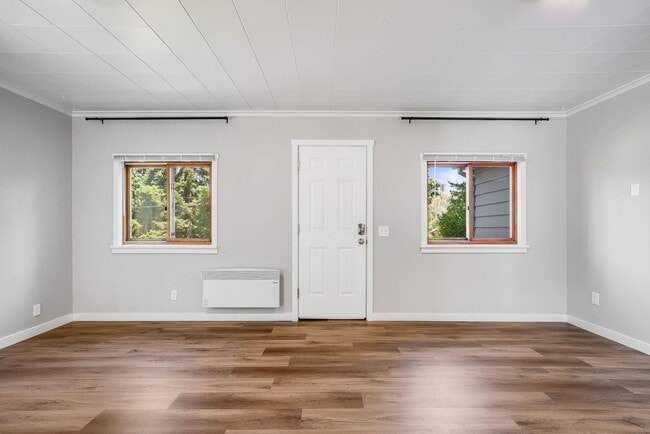 Building Photo - Charming 1 BD 1 BA cottage nestled on a be...