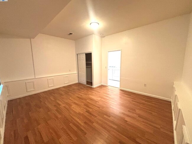 Building Photo - 3428 San Marino Ave