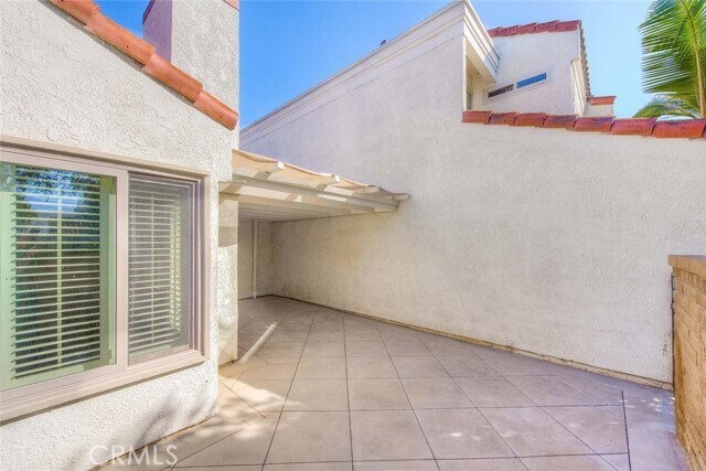 Building Photo - 1 Navarre