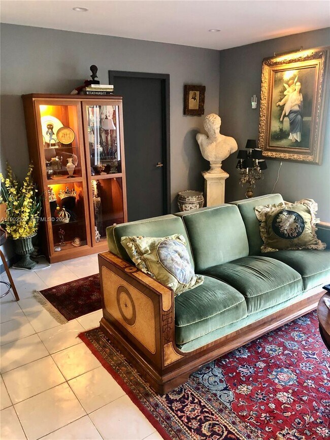 Building Photo - 877 NE 195th St