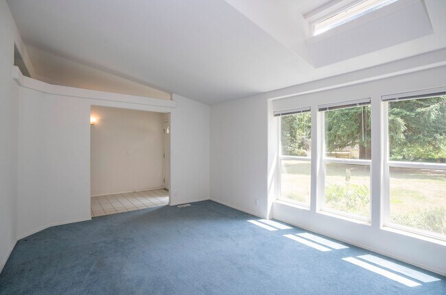 Building Photo - 3-Bedroom Gig Harbor Retreat with Private ...