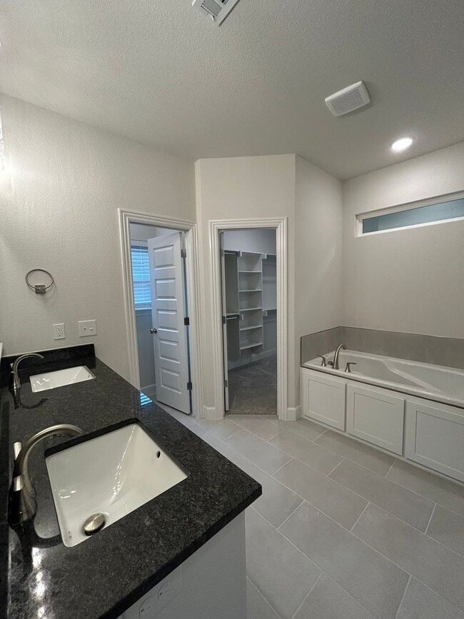 Building Photo - Beautiful Modern Home in Pea Ridge!