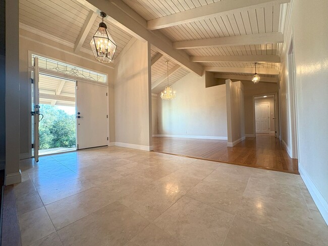 Building Photo - Charming Single Family Home in Los Altos H...