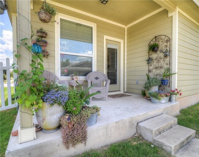 Building Photo - 1412 Willow Vista