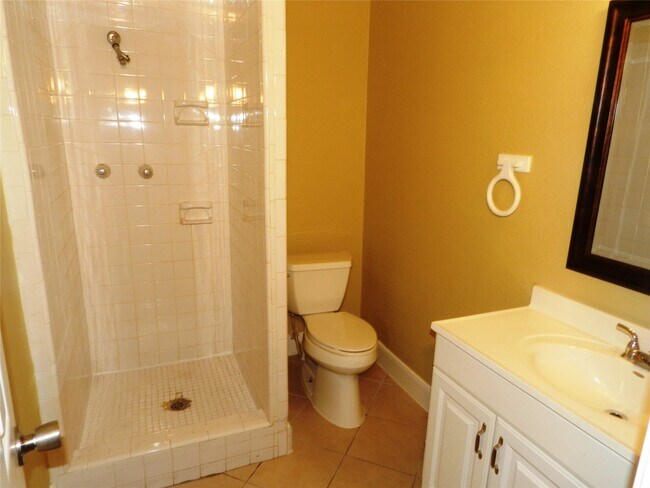 Building Photo - 2216 Truxillo St