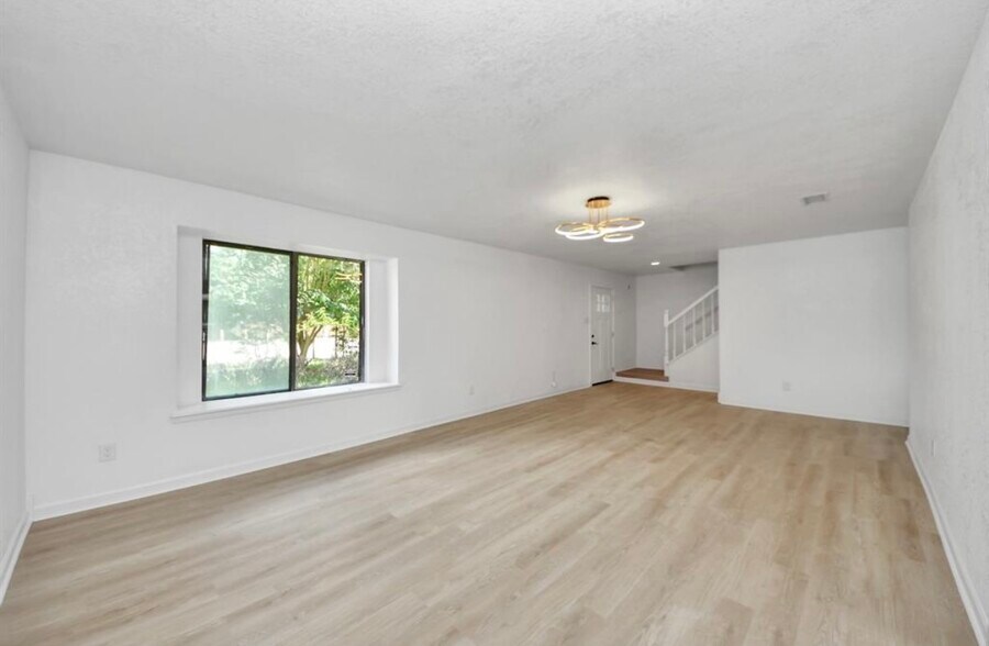 Building Photo - 3223 Deer Valley Dr