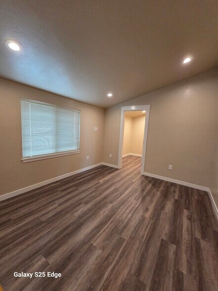 Building Photo - 4050 N US Highway 101