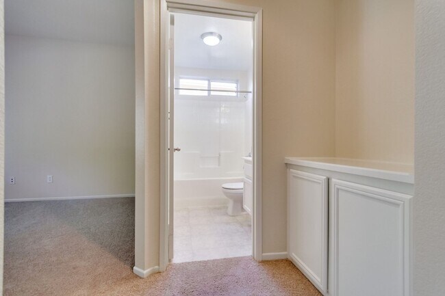 Building Photo - Gorgeous 4 Bedroom Santa Fe Hills Home With a Pool!