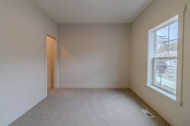 Building Photo - Premier Place and Premier Living!