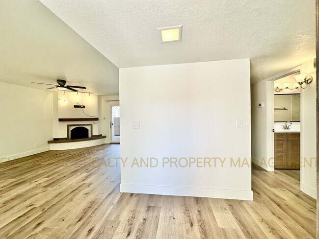 Building Photo - 4259 E Blanton Rd