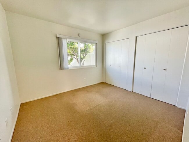 Building Photo - Bright single level 2 bed 1 bath Duplex