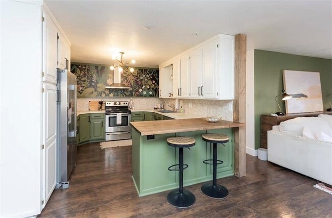 Building Photo - 6 Lambeth Cir